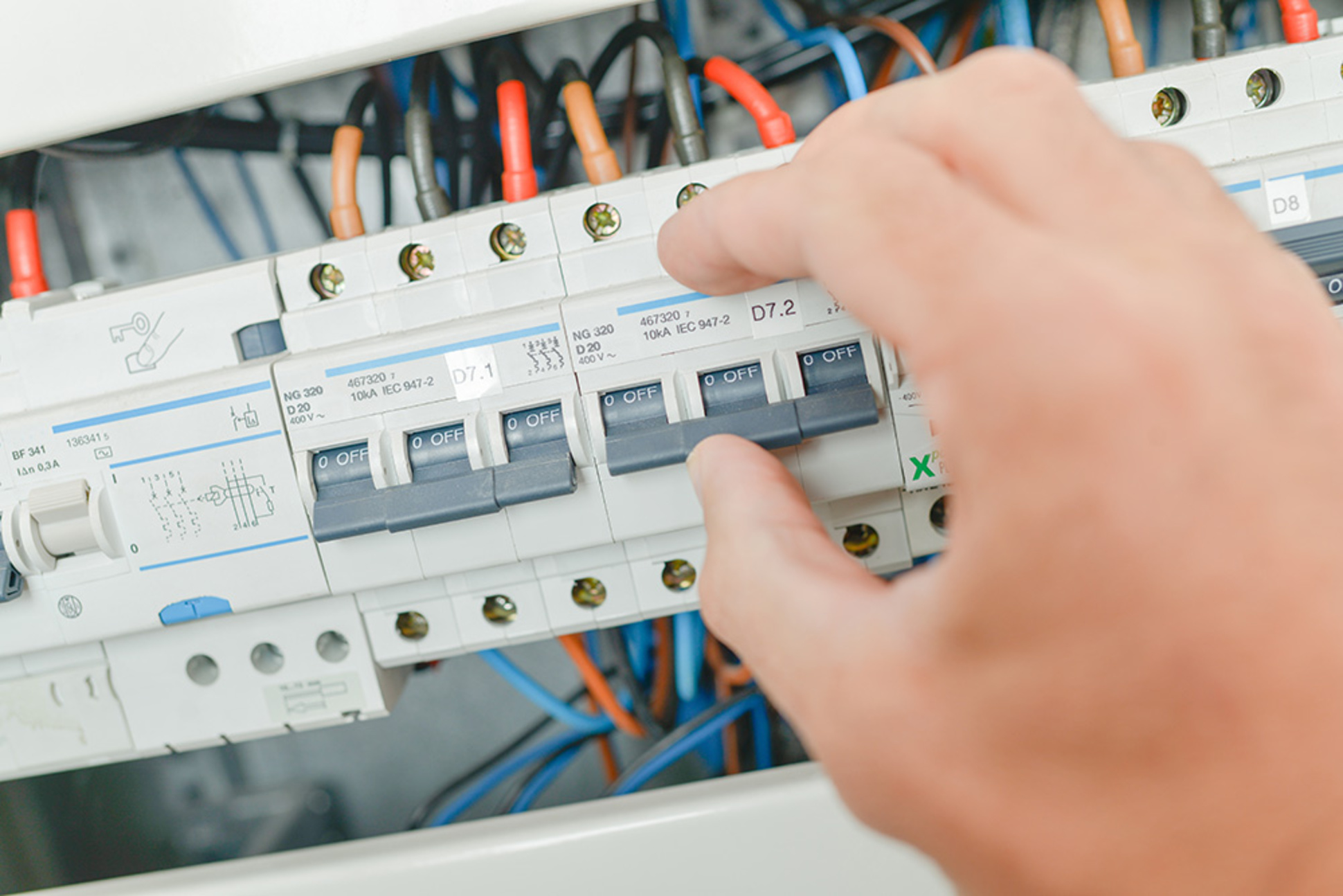 Schalt­schrank­bau bei Elektro Pfisterer in Laaber